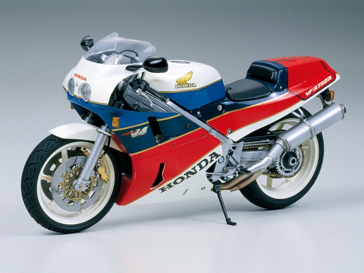 TAMIYA HONDA VFR750R 1/12 14057