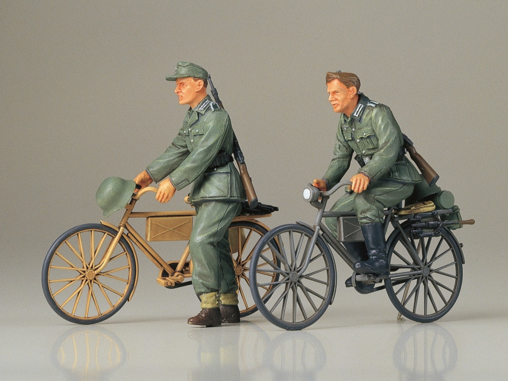 Tamiya German Soldiers with Bicycles 1/35 35240