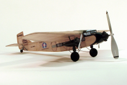 Dumas Ford Tri-Motor (44.5cm)(210) 5500818