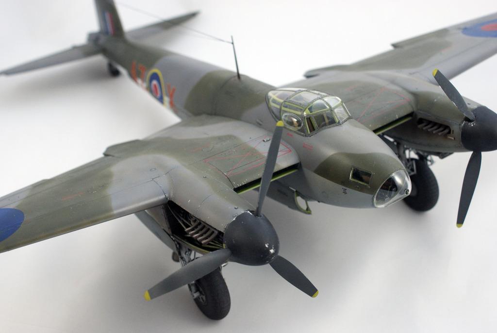 HK Models 1/32 de Havilland Mosquito B Model Kit