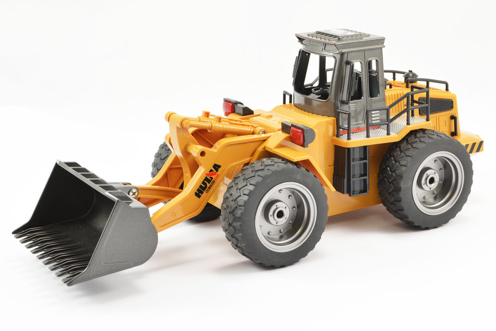 Huina 2.4G 6ch RC Bulldozer die cast bucket