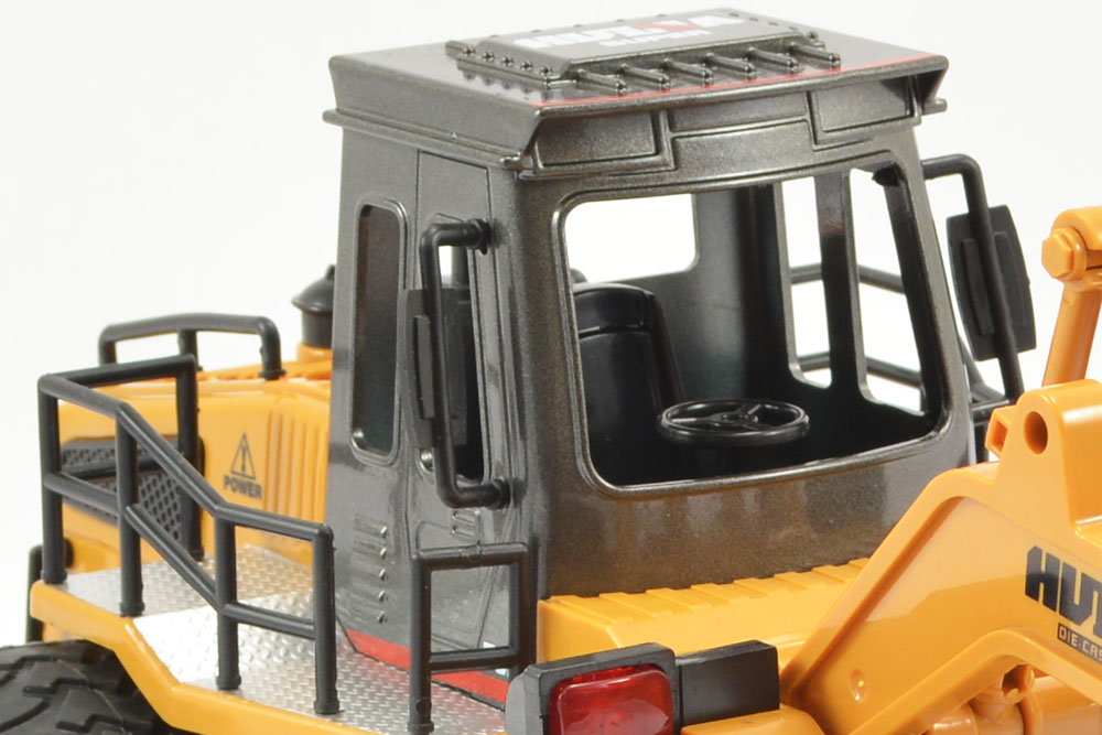 Huina 2.4G 6ch RC Bulldozer die cast bucket