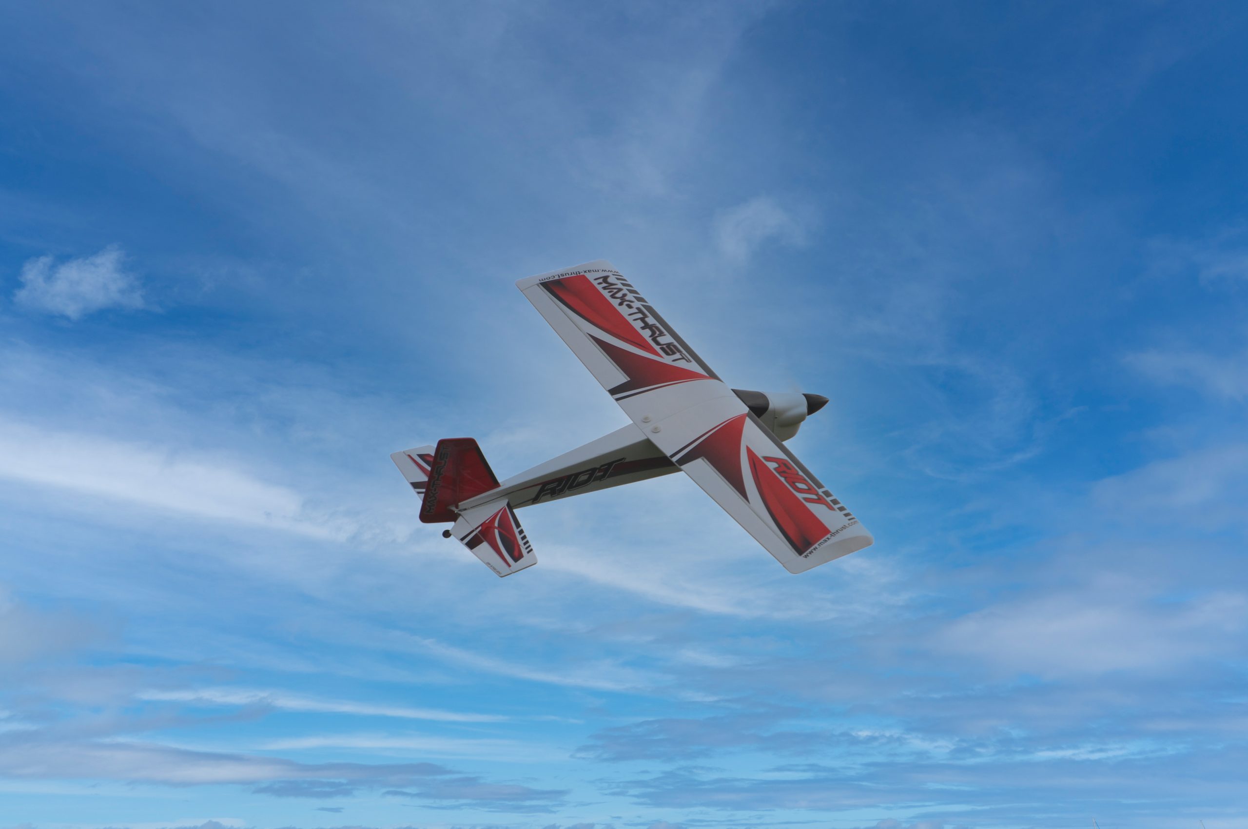 MAX THRUST PRO-BUILT BALSA RIOT KIT RED - IC OR ELECTRIC