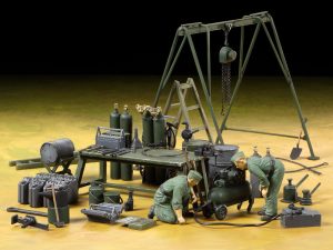 Tamiya 1/35 German Field Maintenance Team Equipment Set