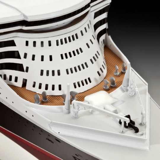 Revell Queen Mary 2 1/700 RV05231 - Image 2