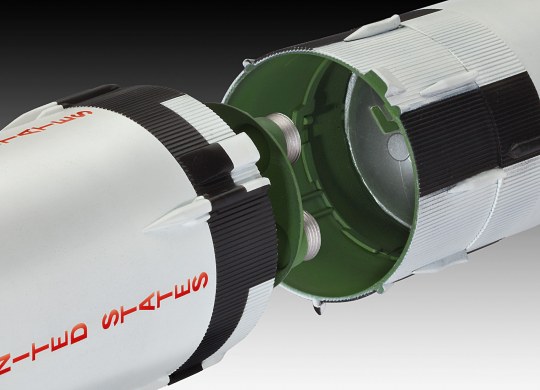 Revell Apollo Saturn V 1:144 04909 - Image 6