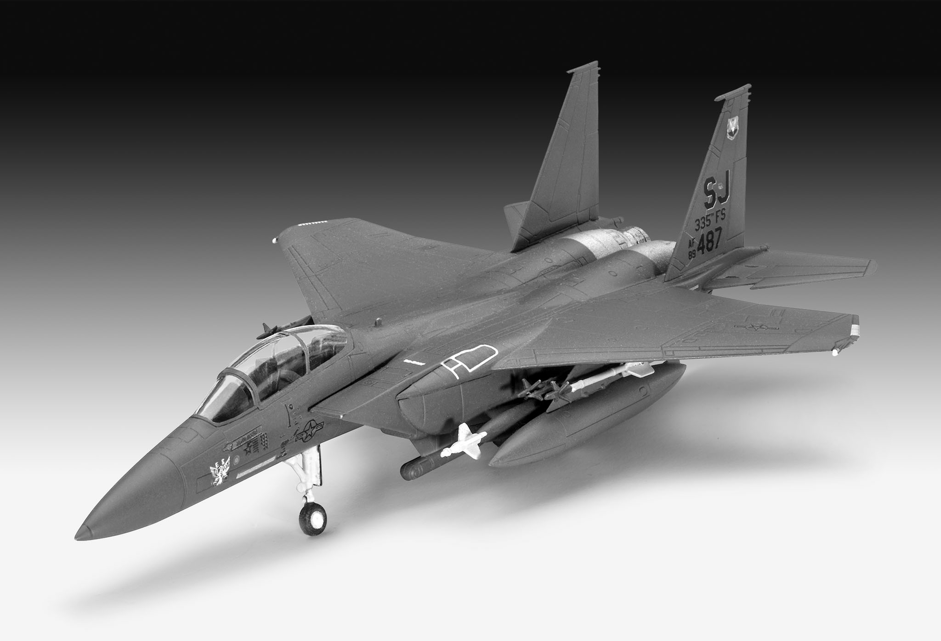 Revell F-15E STRIKE EAGLE & bombs 1:144 03972