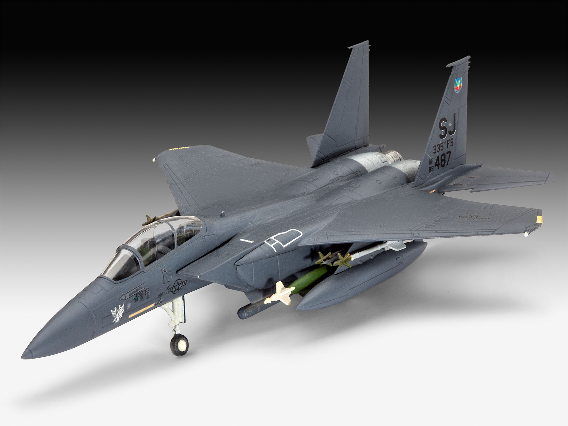 Revell F-15E STRIKE EAGLE & bombs 1:144 03972