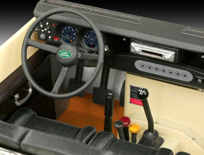 Revell Land Rover Series III LWB (Commercial) 1/24 07056