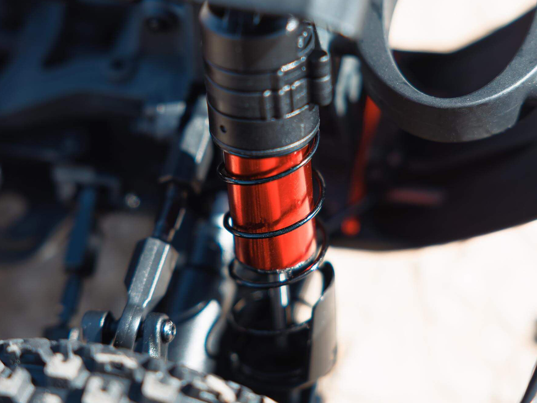 Arrma 1/8 MOJAVE 4S 4X4 BLX DT (with Centre Diff) RTR Blue C-ARA4404T2 - Image 15