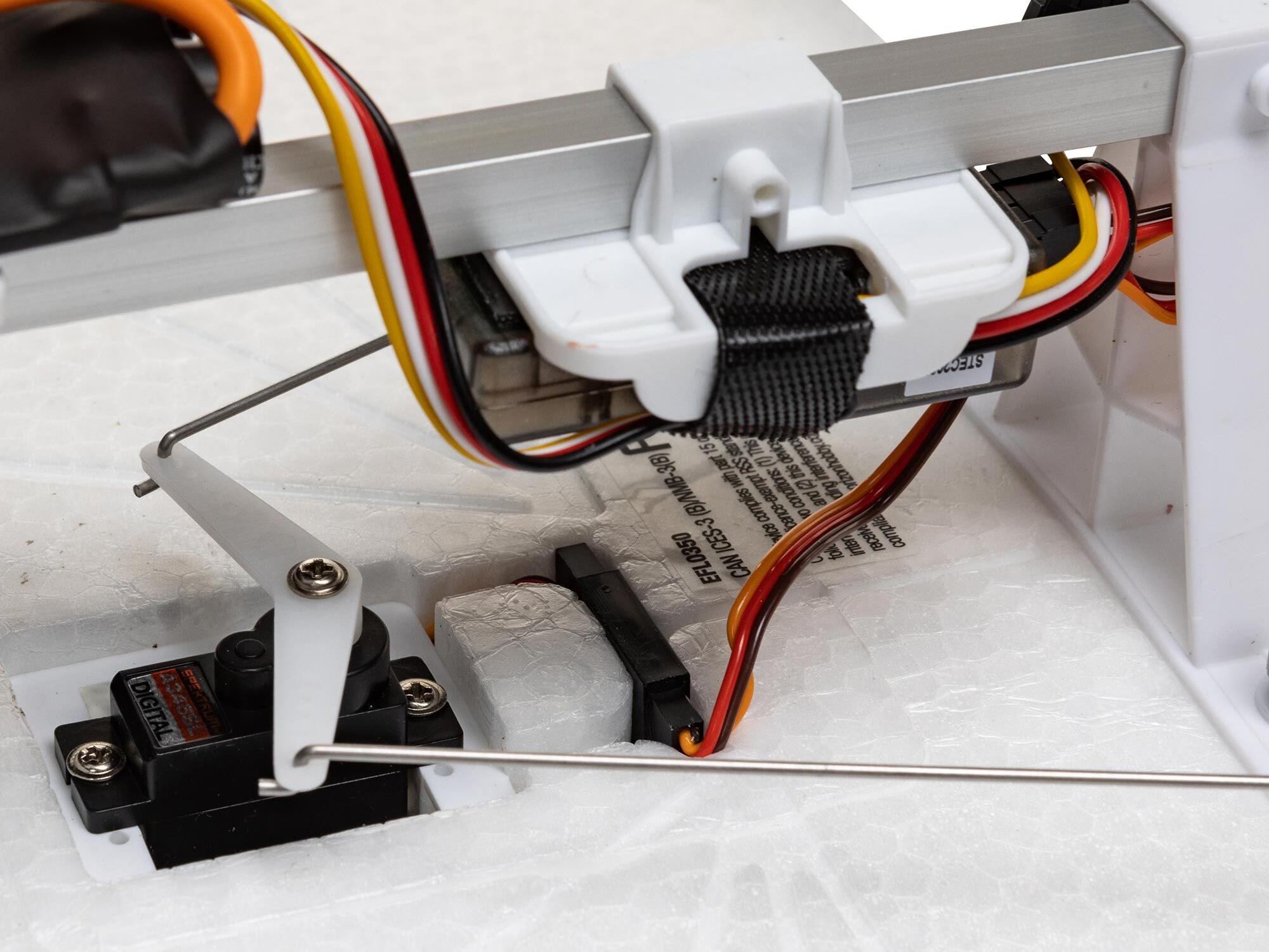 E-flight Slow Ultra Stick 1.2m BNF Basic with AS3X and SAFE Select A-EFL0350 - Image 8