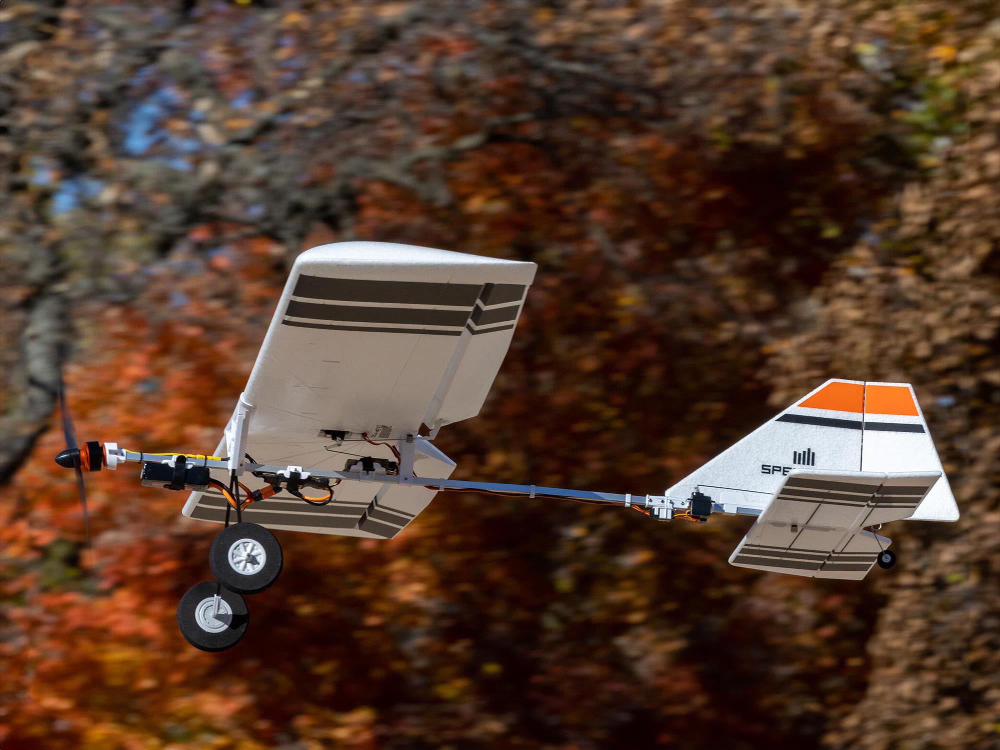 E-flight Slow Ultra Stick 1.2m BNF Basic with AS3X and SAFE Select A-EFL0350 - Image 4