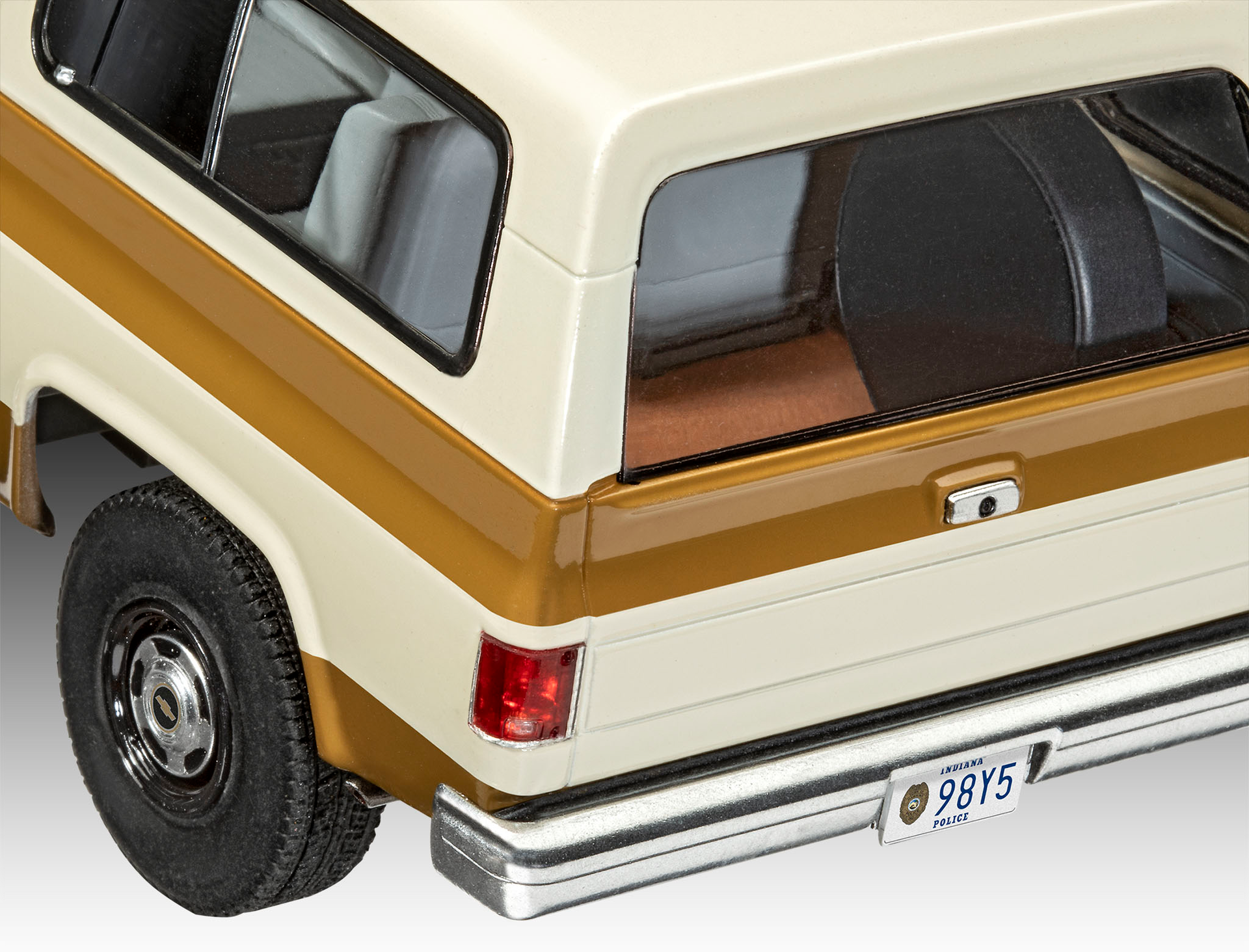 Revell "Stranger Things" 1985 Chevrolet K5 Blazer 1/25 07724 - Image 8