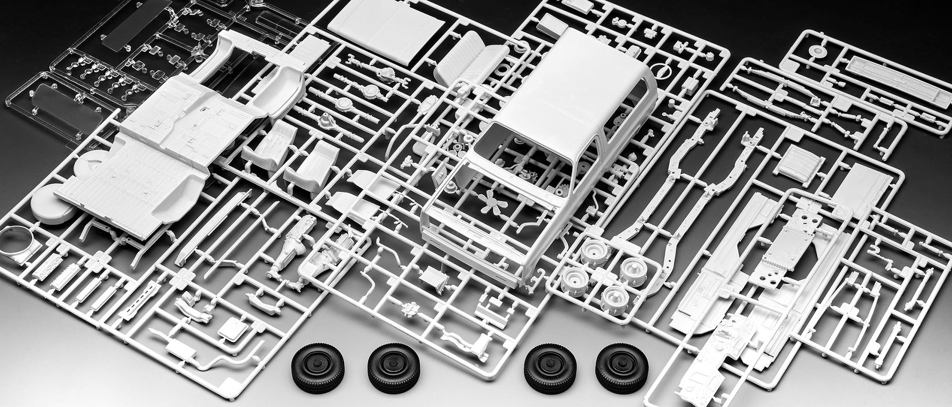 Revell "Stranger Things" 1985 Chevrolet K5 Blazer 1/25 07724 - Image 11