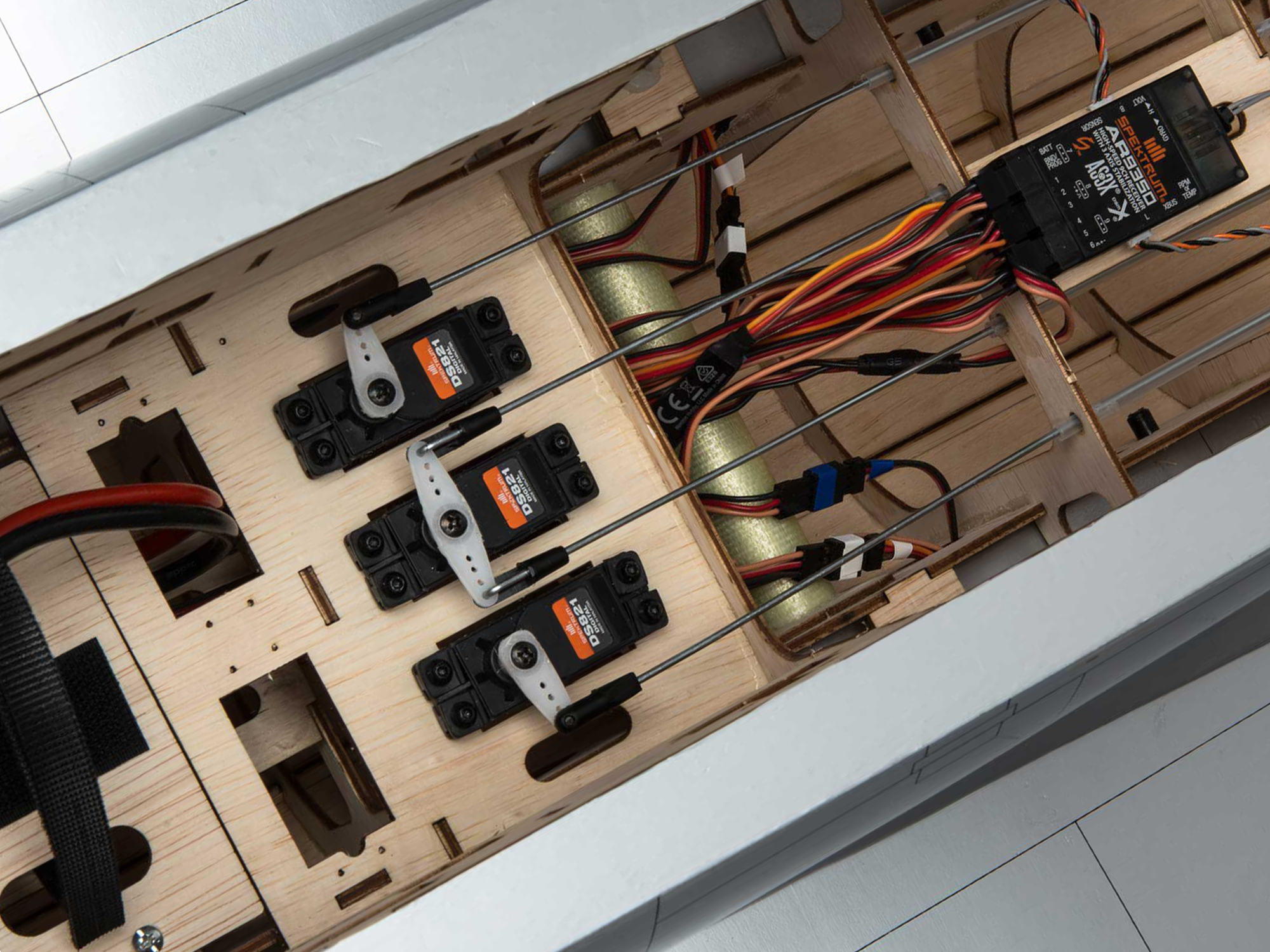 Hangar-9 P-47D Thunderbolt 20cc ARF 67 Inch A-HAN2990B