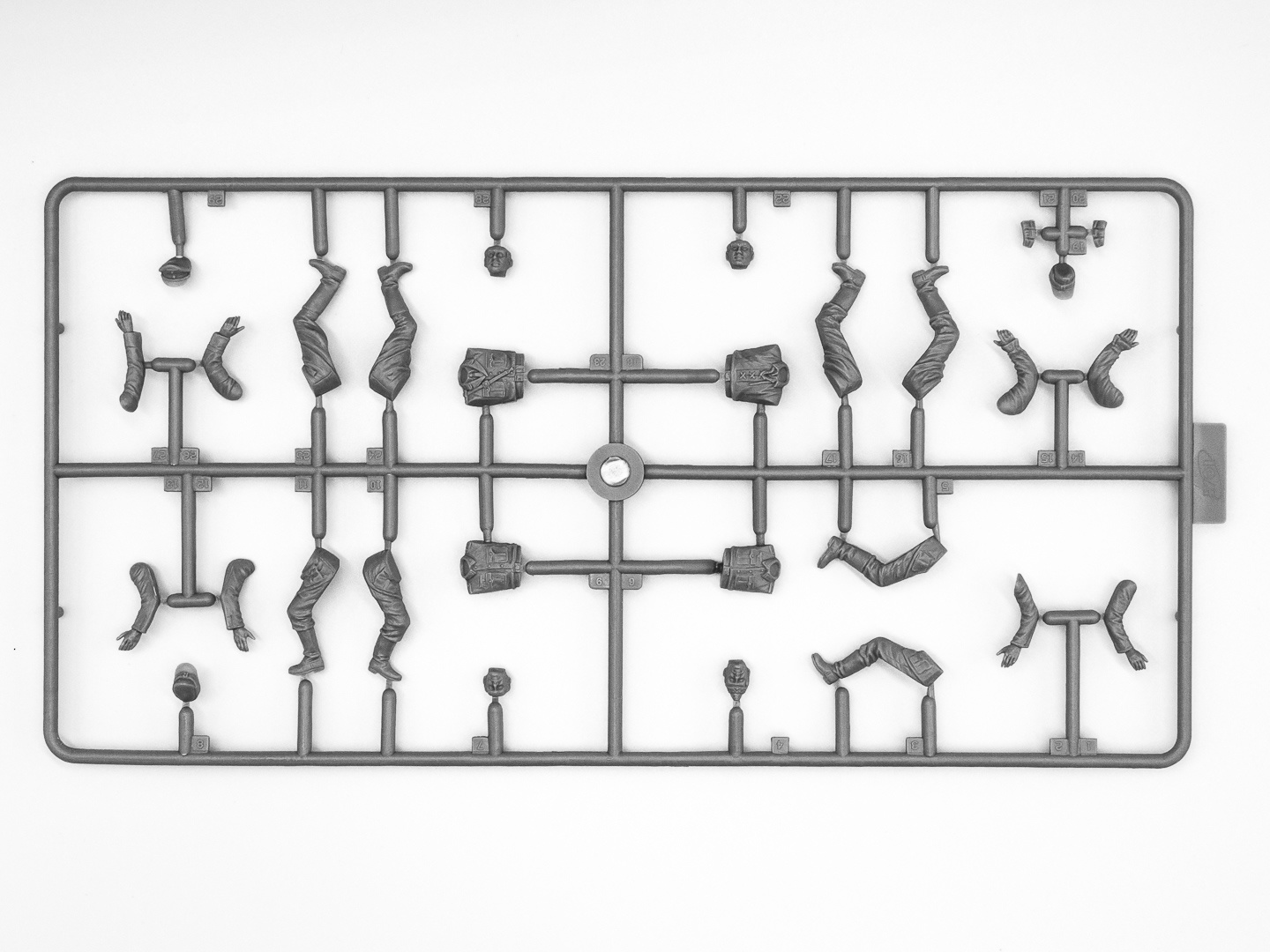 ICM 1/32 German Drivers (1939-1945) 4 Figures ICM35642 - Image 6