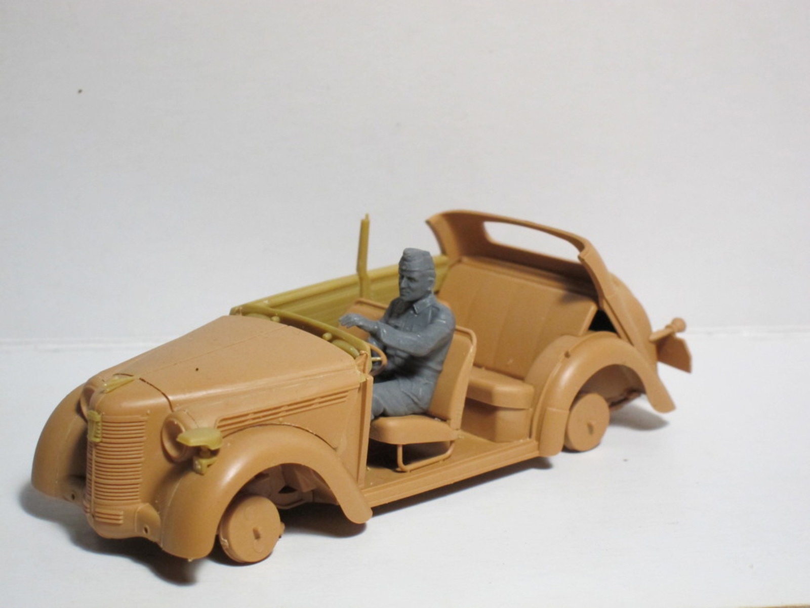 ICM 1/32 German Drivers (1939-1945) 4 Figures ICM35642 - Image 3