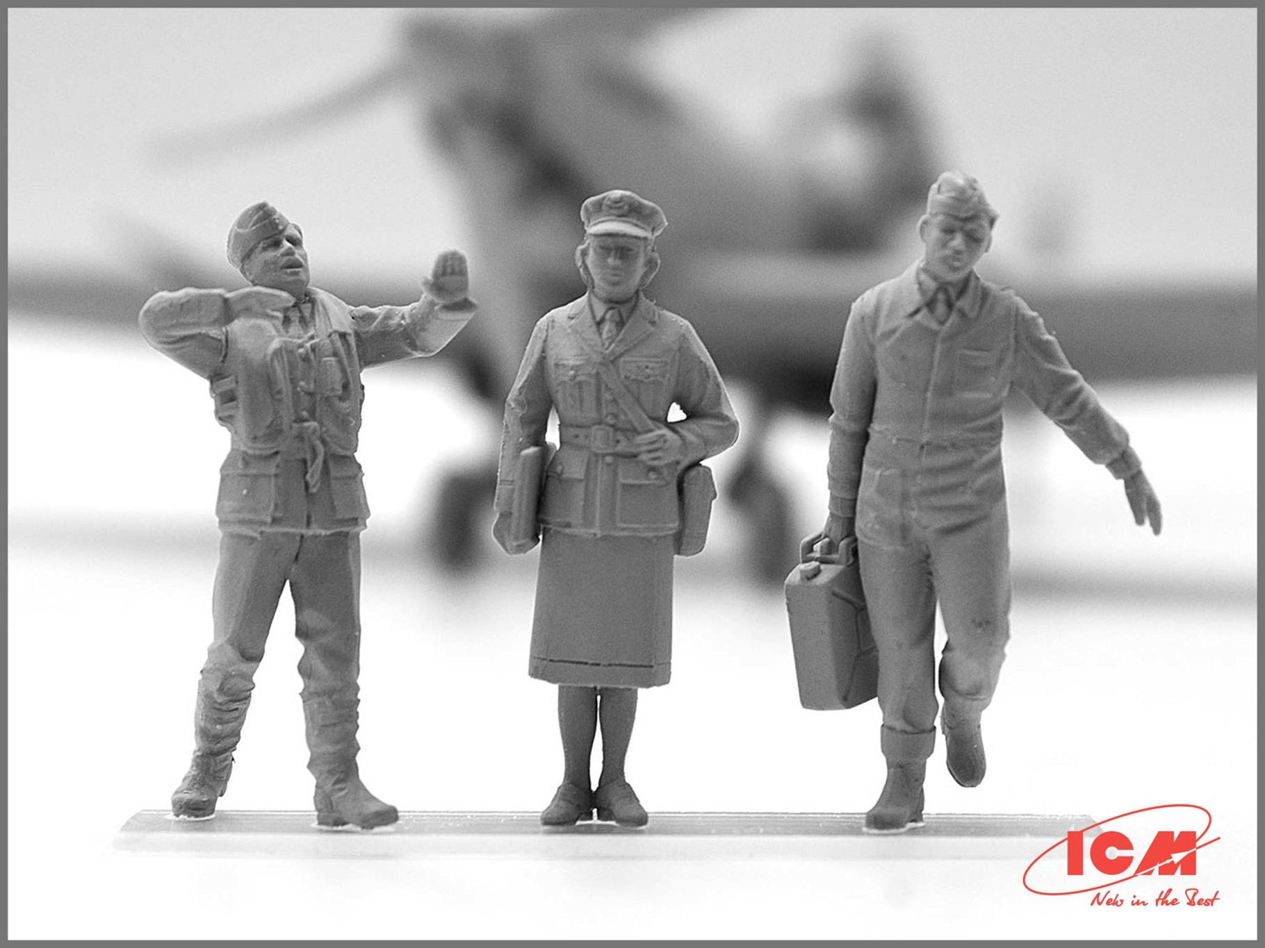 ICM 1/48 RAF Pilots & Ground Personnel (1939-1945) 7 Figures ICM48081 - Image 6