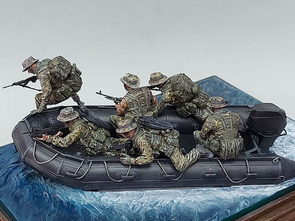 Gecko Models 1/35 US Navy Seals Team Circa 90s (w/t Combat Rubber Raiding Craft) 35GM0060 - Image 3