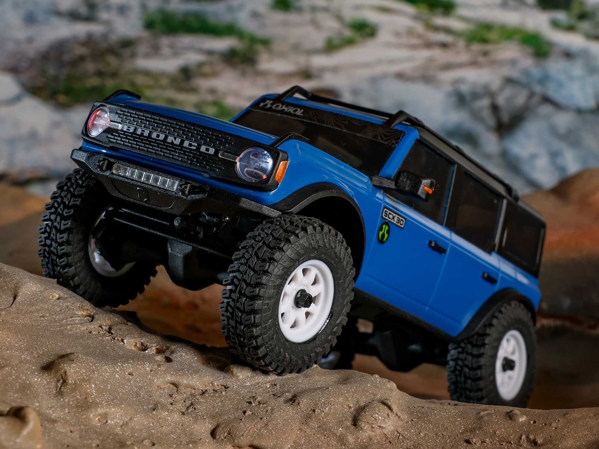 Axial 1/30 SCX30 Ford Bronco 4X4 RTR Brushed Rock Crawler Blue C-AXI-2048T1 - Image 12