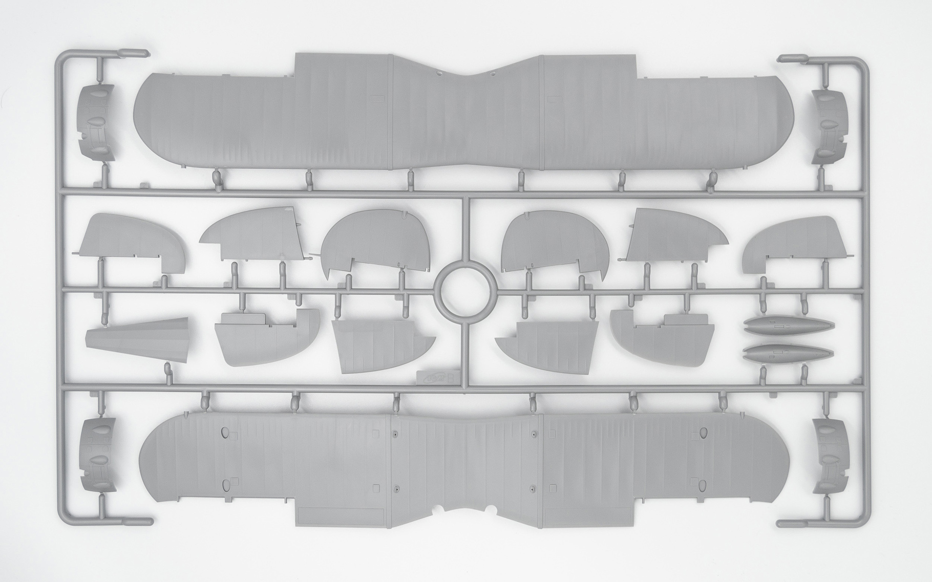 ICM Gloster Sea Gladiator Mk.II with 3 Royal Navy Pilot Figures 1:32 ICM32045 - Image 4