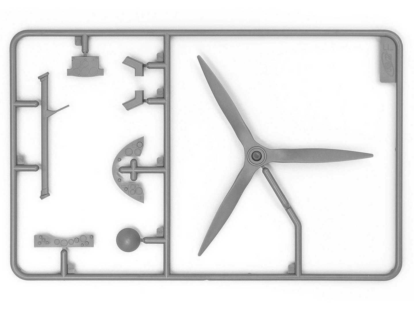 ICM Gloster Sea Gladiator Mk.II with 3 Royal Navy Pilot Figures 1:32 ICM32045 - Image 2