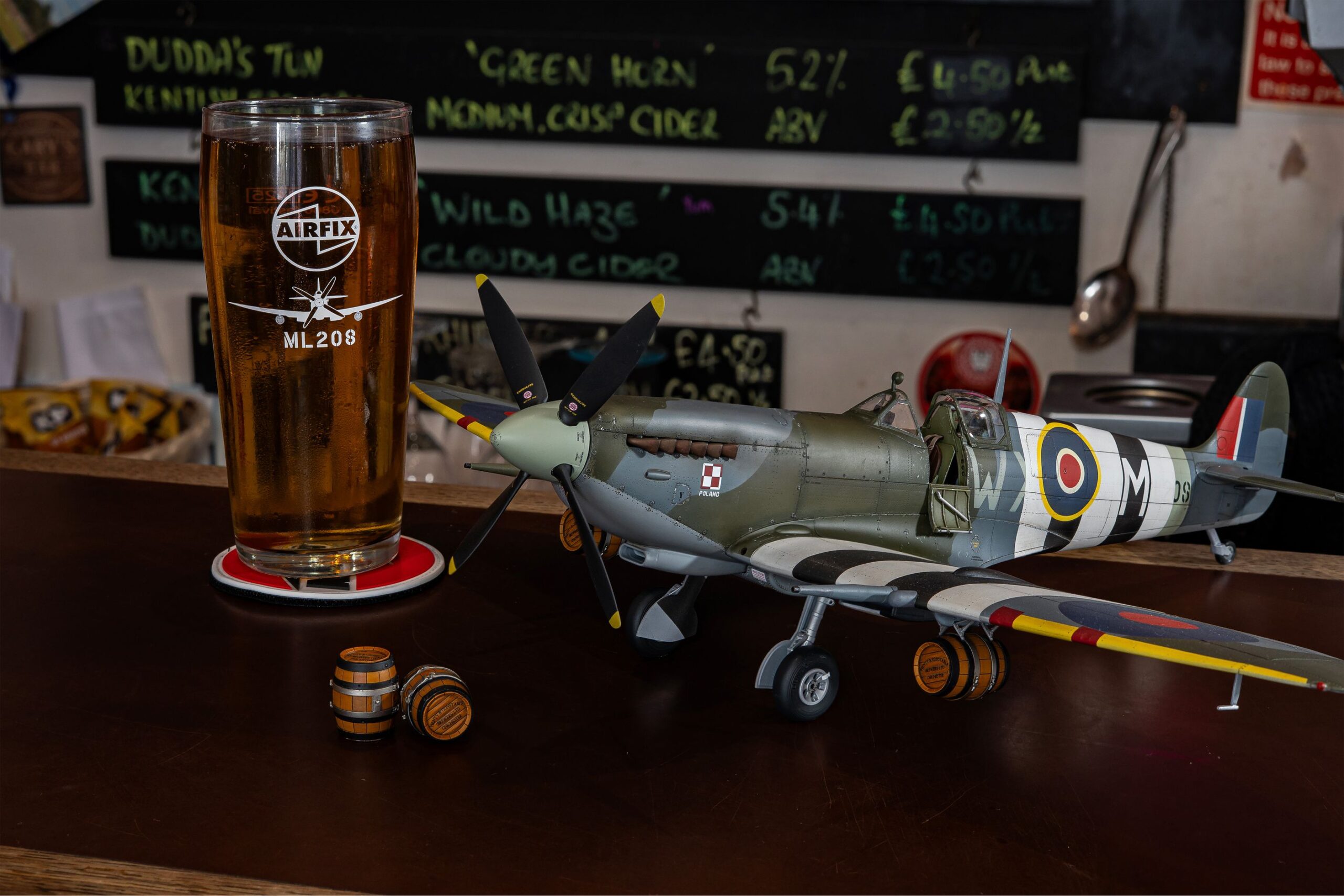Airfix Supermarine Spitfire Mk.IXc 'Beers Away' 1:24 A17001A - Image 2